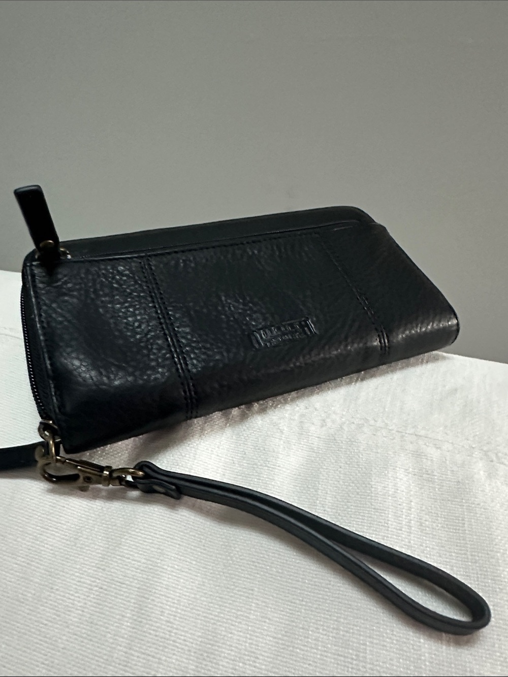 DELUTH Trading Co. Leather Zip Clutch Wallet - Black